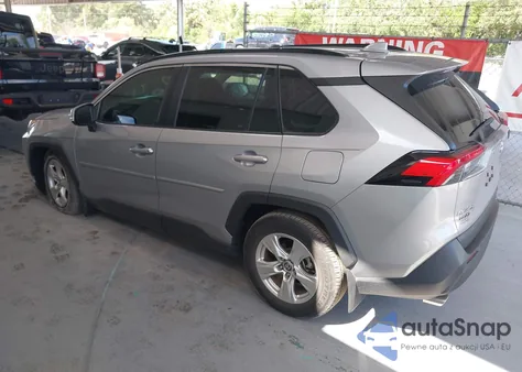 2021 Toyota Rav4 Xle z USA, uszkodzony, nr VIN 2T3P1RFV8MC242220